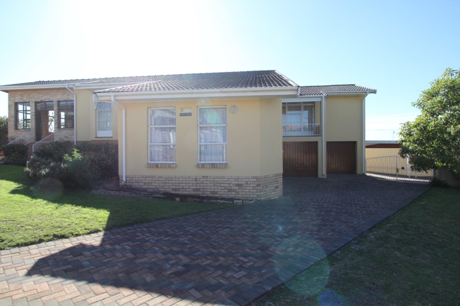 3 Bedroom Property for Sale in Parkside Eastern Cape